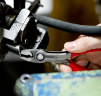 Εικόνα της Πένσα με πρόσβαση από εμπρός και από το πλάι ε.μ. 150mm TwinGrip Knipex